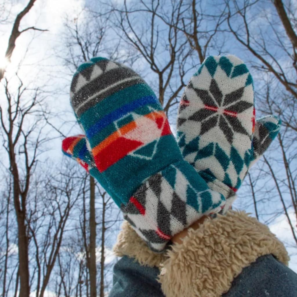 'Nibi' Mitts by MINI TIPI